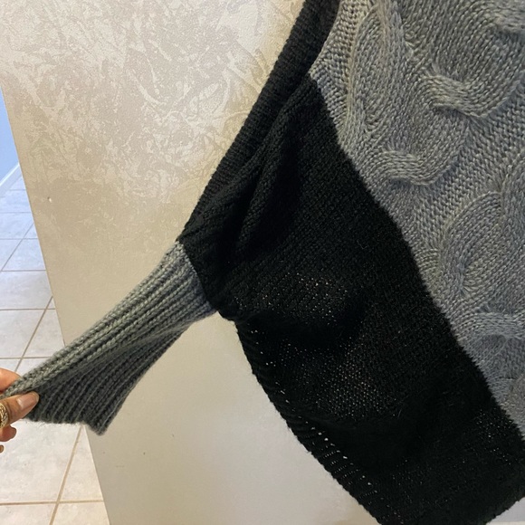 Poncho - Picture 3 of 3